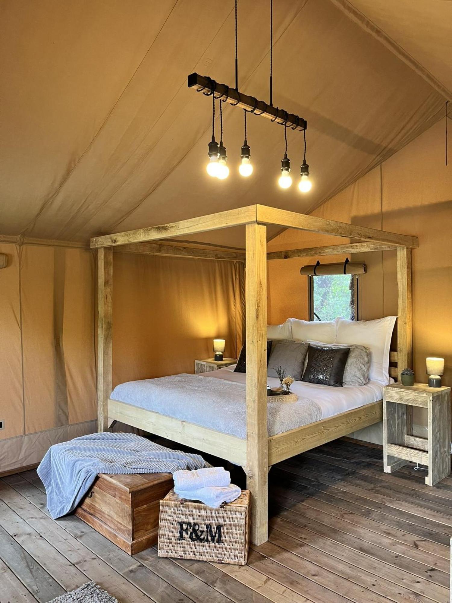 Teal Safari Tent Holiday home Droitwich